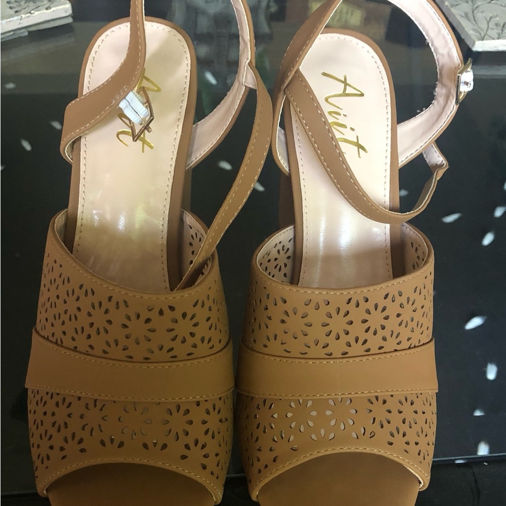 Women’s Dress Shoes Size 10 New In Box by Aiit